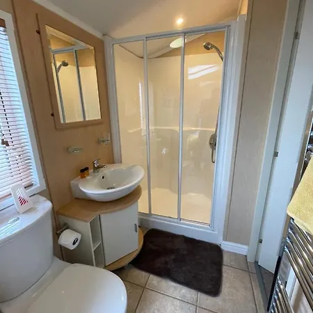 Torrey Pines - 2 Bedroom Hot Tub Lodge With Free Golf, No Buggy Swarland Exterior photo