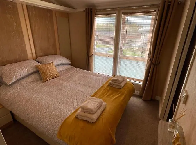 Torrey Pines - 2 Bedroom Hot Tub Lodge With Free Golf, No Buggy